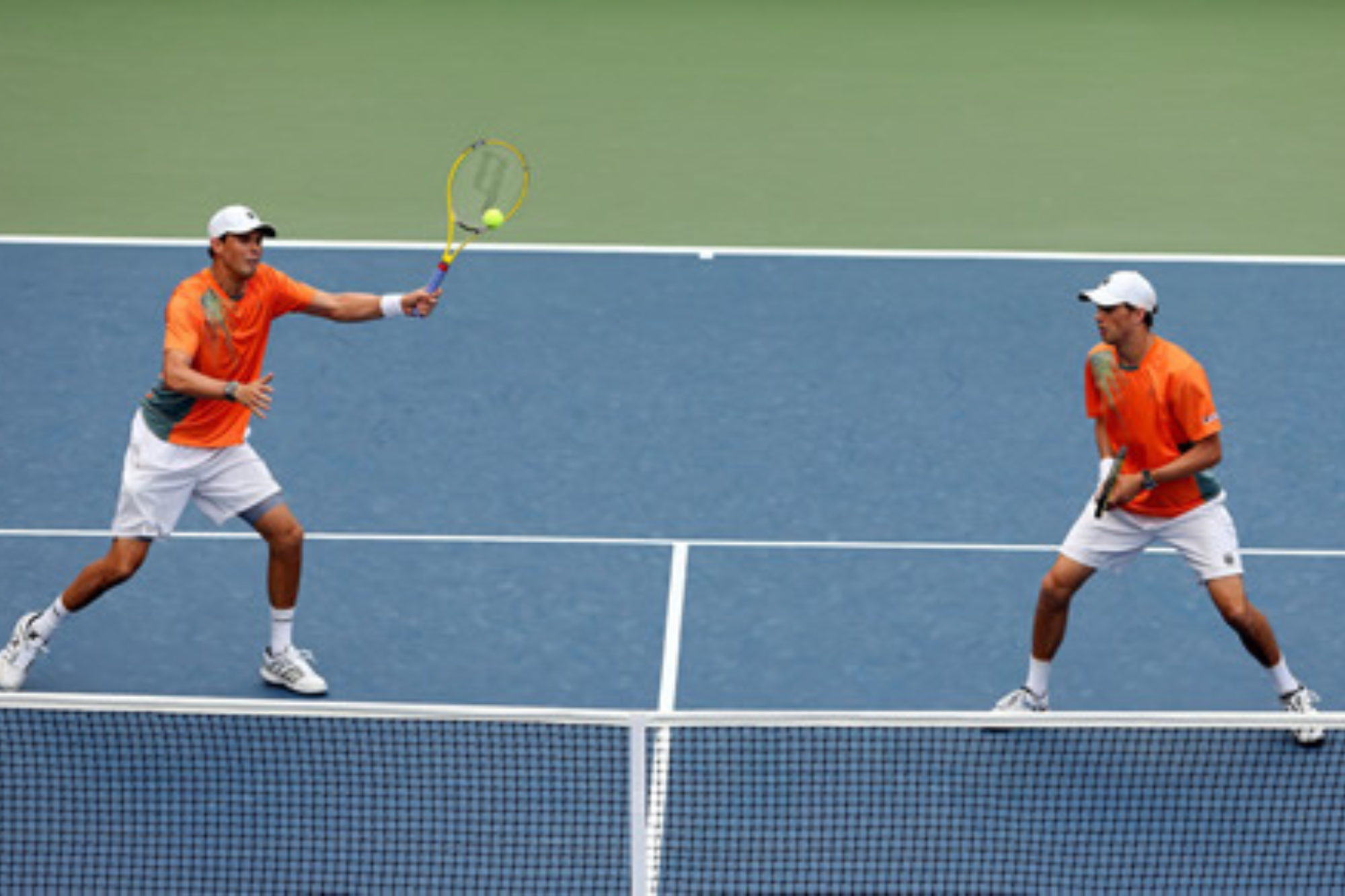 Bryans Advance at US Open Courtesy of Bob’s “Trick Shot”